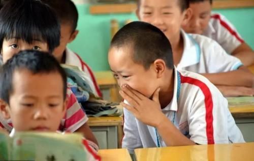 奥特曼卡|深受孩子喜爱的“奥特曼卡”，究竟哪里好？小学老师的解释很在理