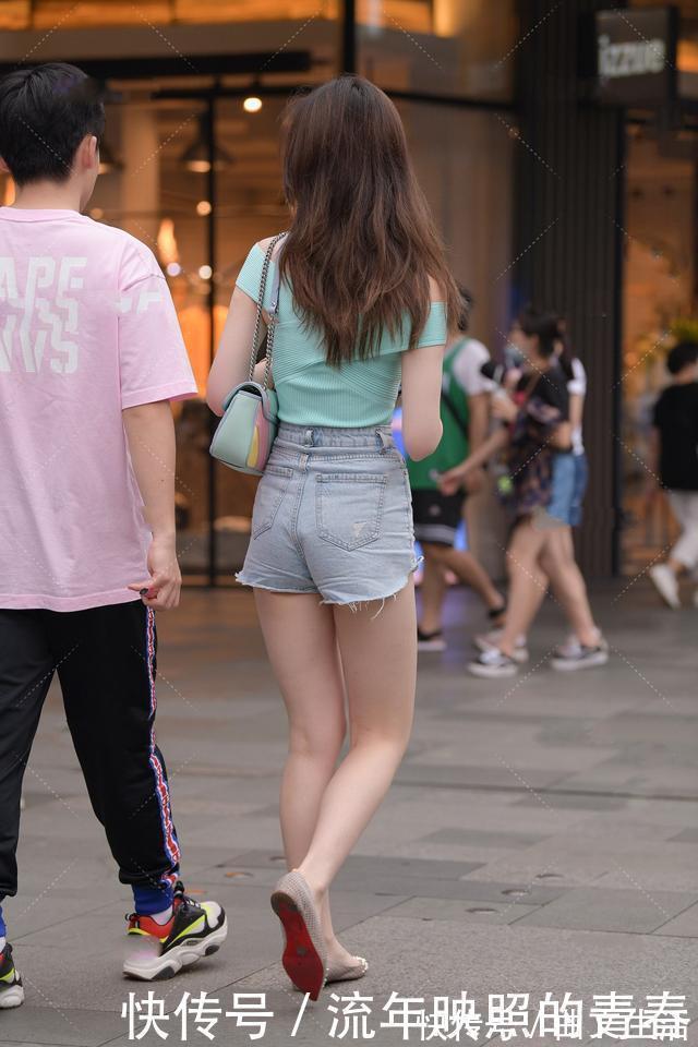 t恤|气质少女的休闲穿搭示范,青春减龄,时尚感十足