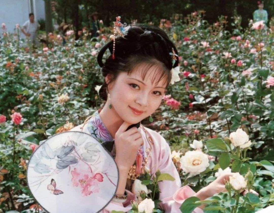 反应|薛宝钗史湘云都有雪白的“酥臂”，贾宝玉看到后为何反应不一样？