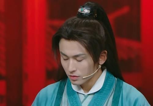 镜头|有一种“排挤”叫龚俊和张哲瀚，全程充当背景板，镜头不足10分钟