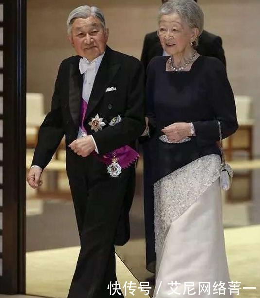 优雅|日本天皇到伊势神宫报告退位,皇后斗篷套装优雅,为平民女儿庆生