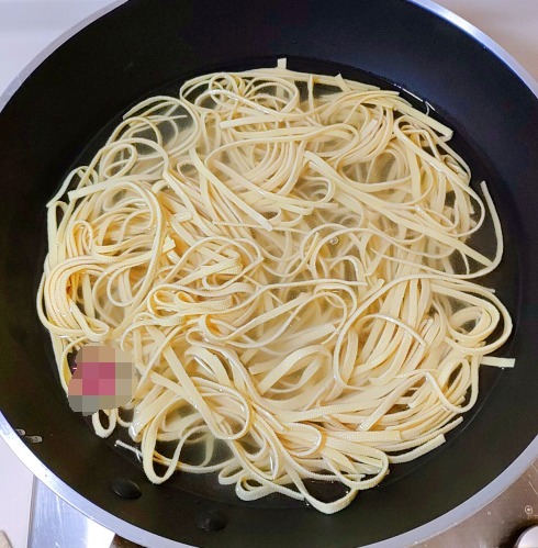 发硬|拌干豆腐丝,干豆腐直接焯水就外行了,没做这1步,难怪口感发硬