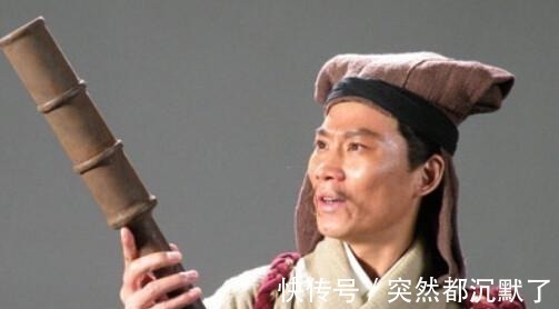 头领!宋江只有两个护卫,而这名梁山地煞头领却有李俊戴宗等六人保护!