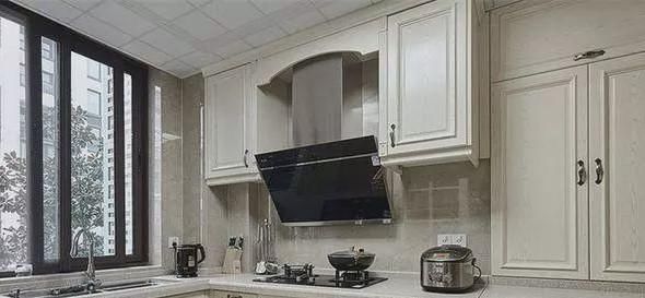 吊顶|140平米的美式风新房入住，玄关就体现主人的高品位，温馨大气