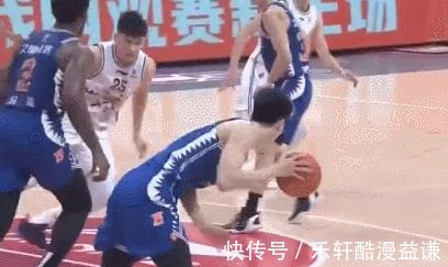 李春江|炸了!马布里和李春江干起来!郭昊文10罚25分!这一扣太解气