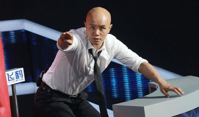 乐嘉首次公开露面，直播间潸然泪下，对《超级演说家》余怒未消