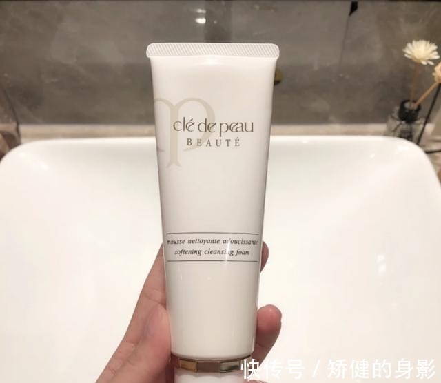 油皮|日系“网红洗面奶”测评CPB成黑马,贵妇用SK2,后两款性价比高!