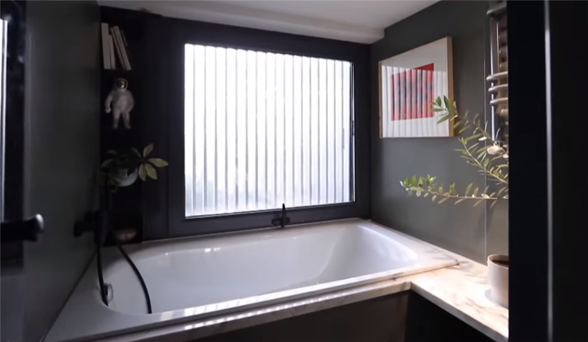 户型|北漂夫妻买下24㎡婚房,柱子4米宽,窗台就占户型面积一半