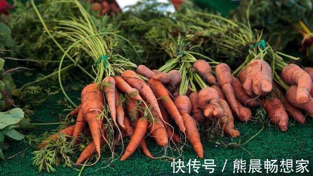买胡萝卜挑粗的还是细的菜农学会这3招,保准买不到打激素的