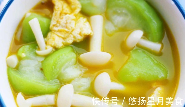 做蘑菇时,要不要焯水教你正确做法,蘑菇鲜香劲道,有嚼劲!