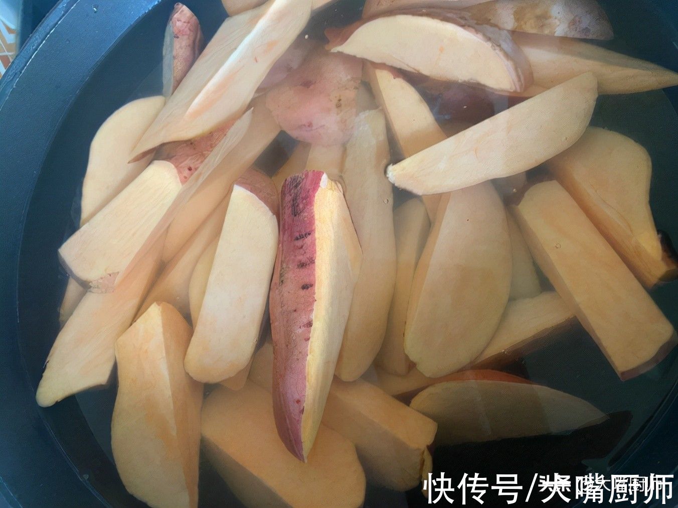 红薯干最忌直接切了晒，分享3个用了40年的技巧，颜色橙黄有嚼劲