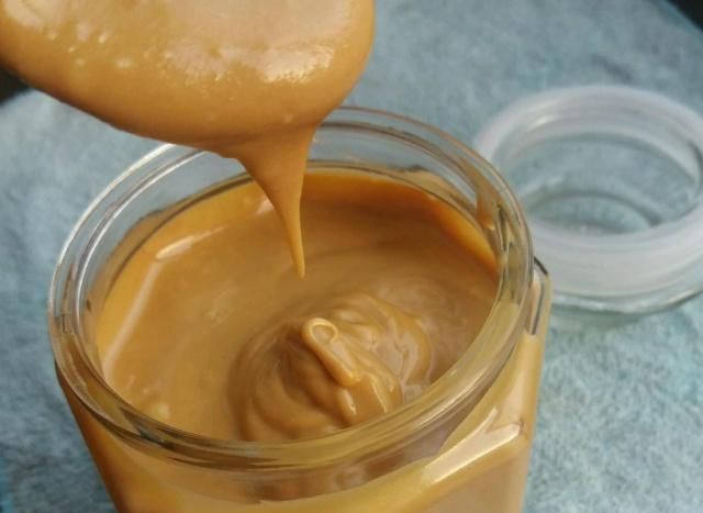 自制花生酱，味道纯正，又香又浓，做法很简单，配面包贼好吃