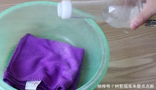 毛巾用久了又臭又滑，保洁阿姨用这几招清洗一遍，洗完跟新的一样
