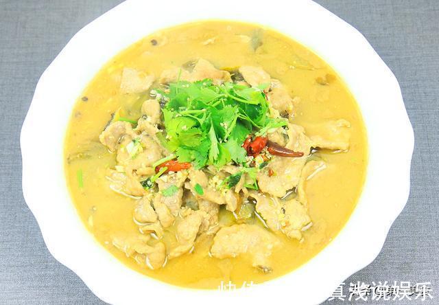 鸡粉|酸菜牛肉想要和饭店一样好吃，处理酸菜有技巧，做对了才酸爽嫩滑