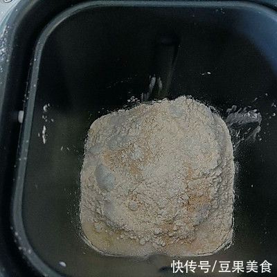 烤箱|#一口新年味，全家享佳味#紫薯大理石吐司间包
