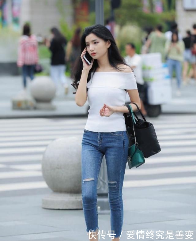 牛仔裤|不同风格的牛仔裤穿搭示范,时髦个性,充满活力感