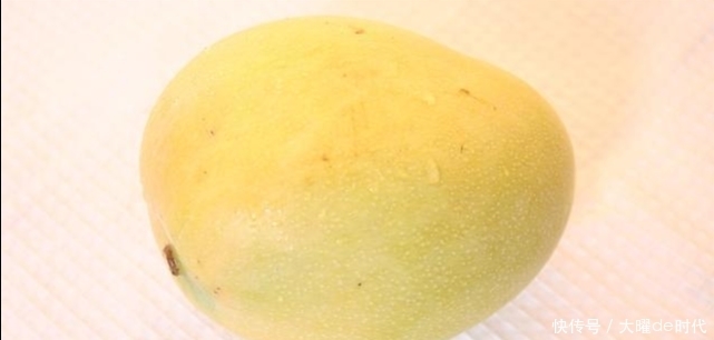 身子湿气重有4大表现,少吃两种水果,湿气不沾身