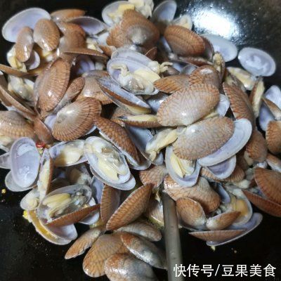 蒜蓉花甲|这道快手金汤蒜蓉花甲一上桌，全家都爱吃