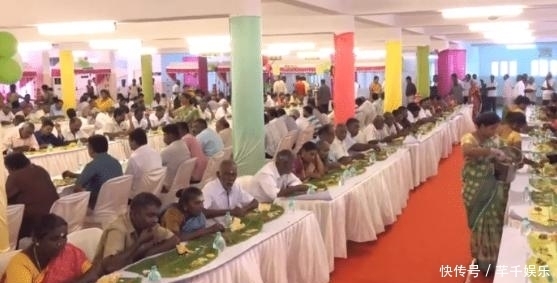 吃法|带你走进真实的印度,当地人如何吃婚宴的,场面很大,吃法很搞笑