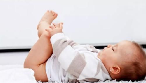 发育|婴儿期有这几个特征,说明孩子脑发育良好,宝宝聪明又机智
