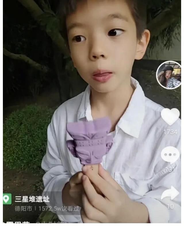 李现|霍思燕晒嗯哼吃雪糕视频,白衬衣少年好帅,“迷你版李现”没错了