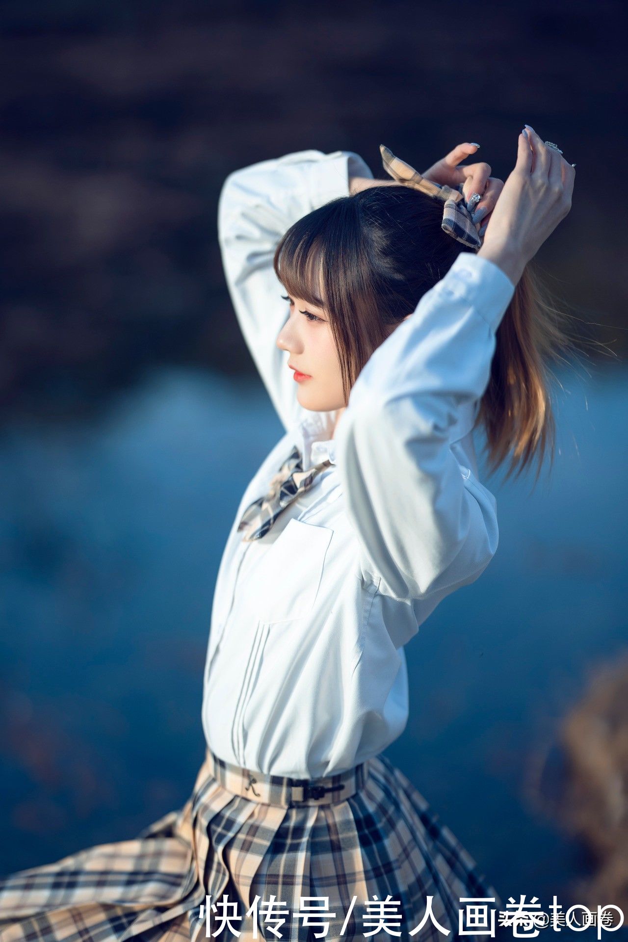 美女壁纸图片：我也会给她看相片，给她讲同桌的你