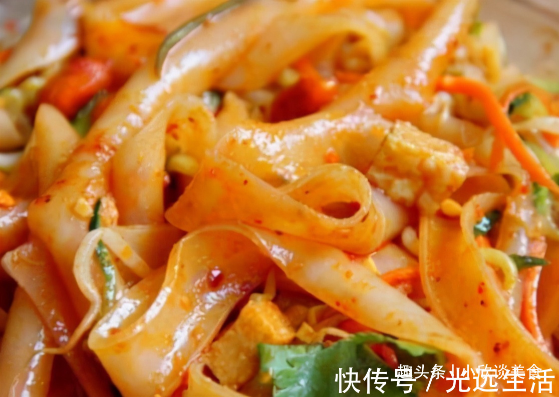 搅拌均匀|想吃凉皮不用买了！教你做“懒人凉皮”，不洗面不用蒸2分钟出锅