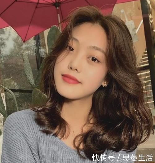 发量|过年别乱烫头发,试试今年流行的“慵懒法式烫”,圆脸方脸都适合