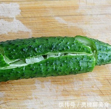 苏打粉|做凉拌黄瓜，最忌直接加盐！大厨教你正确做法，酸脆可口特入味！