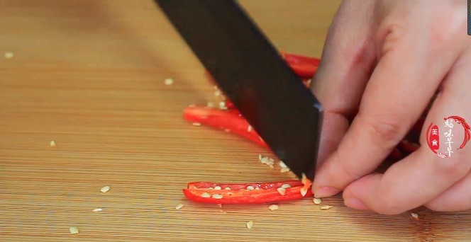 这是黄瓜最脆爽,入味的做法,老酒鬼们一盘菜,能喝半斤酒,过瘾