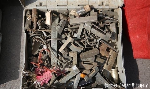 耗时|男子耗时21年从农村收集废品,足足装满30箱,如今价值翻涨