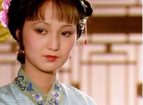 平儿!红楼梦中,她的形象完美,曹雪芹把优秀女人良好品质都给了她