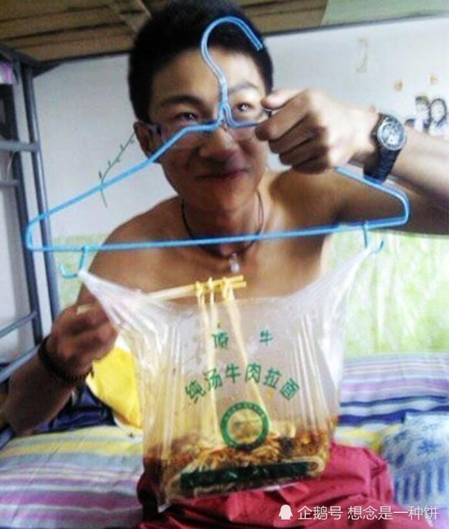 穷学生|“穷学生”都如何充饥吃方便面都算奢侈,看到图3真的很心疼