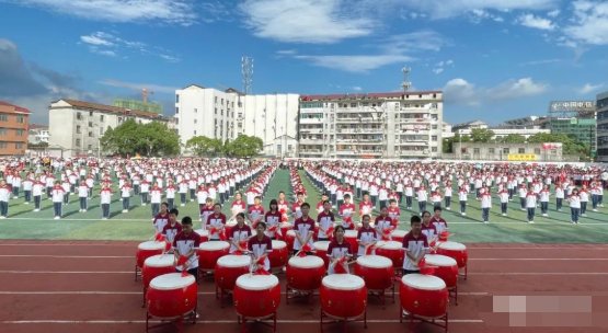 光荣榜|南城县实验中学：特色家长会让家校心连心