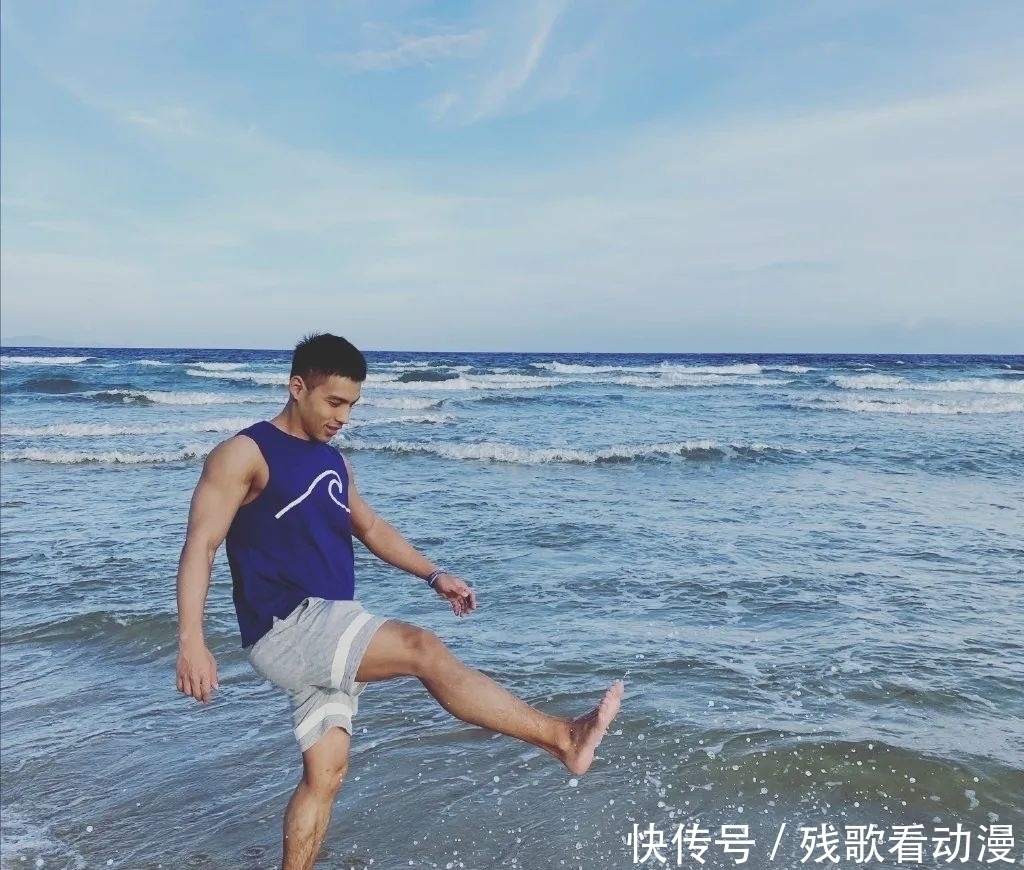 荷尔蒙|漫展黝黑筋肉男火了短发天菜体育生小钢砲,这身腱子肉绝了
