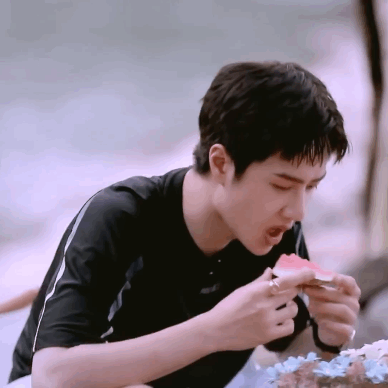 水枪|王一博一直忽悠枫哥下水游泳，《街舞4》8月14日开播，王队长来了