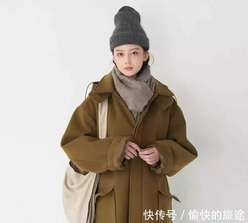 选择|穿呢子大衣的你,包包是怎么选的学会这几点,背包时髦不麻烦