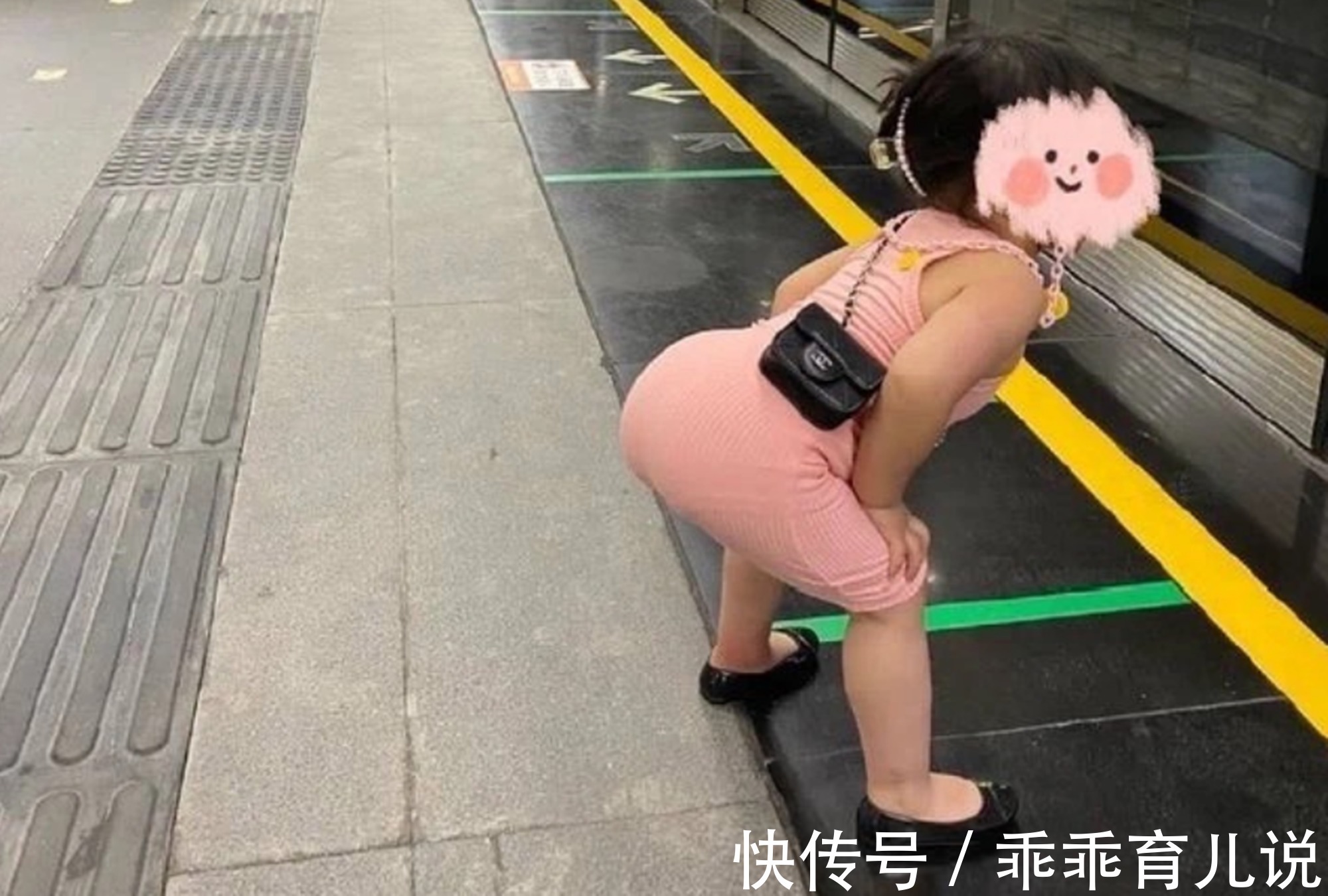 素媛案|4岁女童“奶辣风”装扮火了,网友:是真穿衣自由还是妈妈不懂?