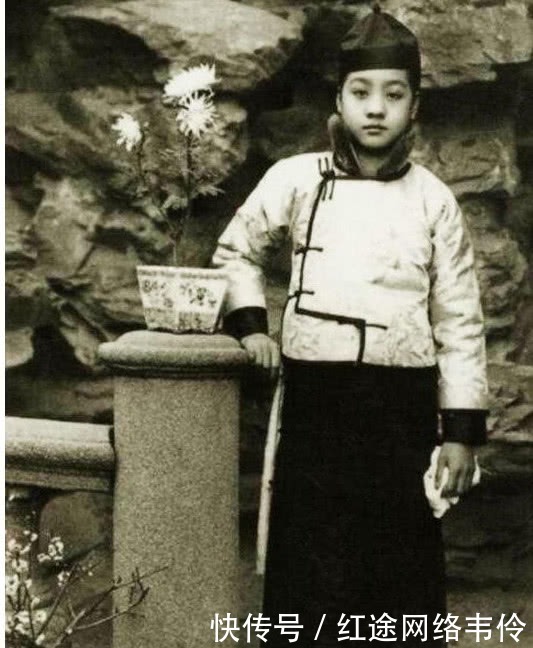 美的|晚清老照片：被洋人搂在怀里的青楼女子，图4简直美的不可方物