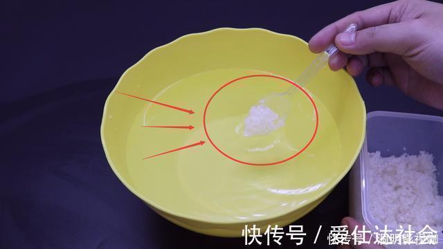 回家|白糖和洗衣粉放一起，作用花钱难买，可惜今天才学到，回家试一试