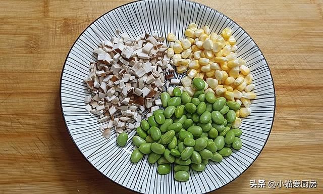 家常|家常美味的什锦豆腐这样做出来,营养开胃解馋,特适合老人孩子吃