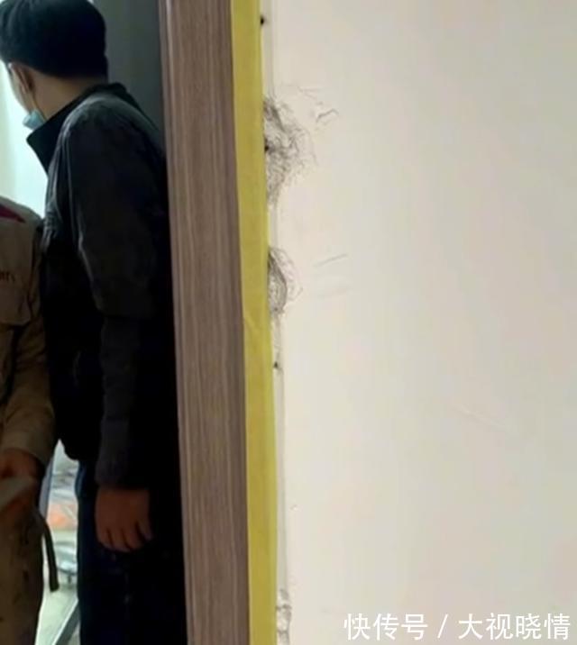 石膏线|贵阳一女子请人装修被气哭,石膏线被故意敲碎,工人:谁让你扣钱