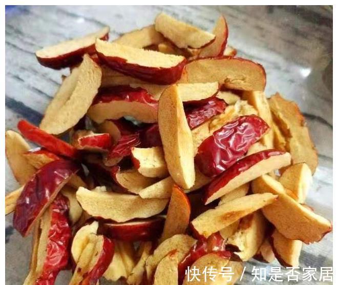 制作过程|蒸一锅红枣开花馒头，枣香十足好看又好吃，营养健康又美味