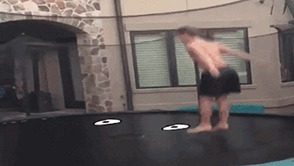 |搞笑GIF图：新娘子你有点过分了，拉的有点高了啊！