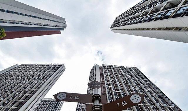 买房|小猪佩奇:猪爸的车坏了,这下麻烦了,谁能来帮帮这倒霉的一家