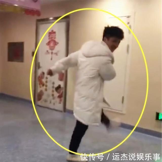 小宝宝|产房外爸爸得知生了个女儿,做出的反应引人注目,网友:过于真实