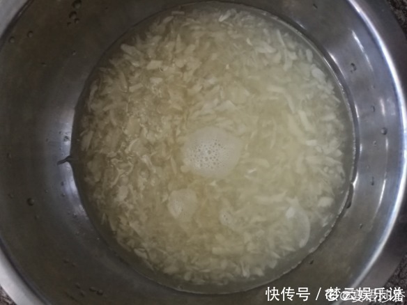 月季|大蒜养花好处多,杀虫杀菌,花长得快、不烂根!