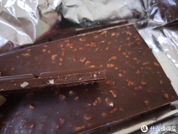 好吃的 篇二十七：来自俄罗斯的巧克力，爱莲巧榛子香草味牛奶巧克力试尝。