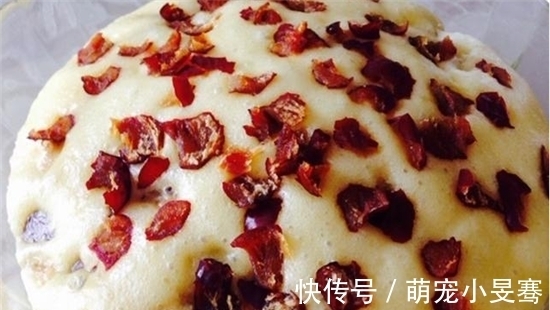 家里有面粉,别再做面包了,这样做比面包还好吃,香甜松软,解馋