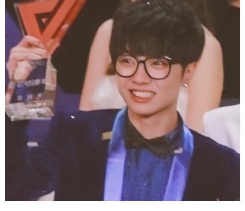 快男評(píng)委:他們都很好,我選華晨宇;時(shí)間證明,選擇華晨宇沒(méi)有錯(cuò)